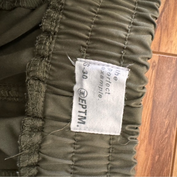 EPTM | The Perfect Example - Cargo Shorts - Picture 4 of 8